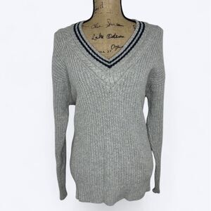 American Eagle Gray Knit V Neck‎ Sweater Sz M Ribbed Stripe Neck Preppy Fall